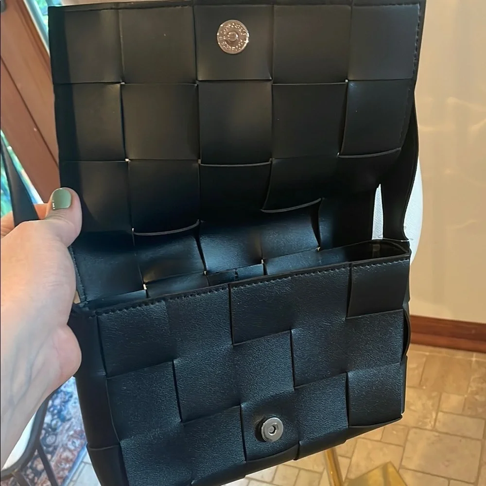 Black Woven Vegan Leather Crossbody Bag Purse - Picture 5 of 6